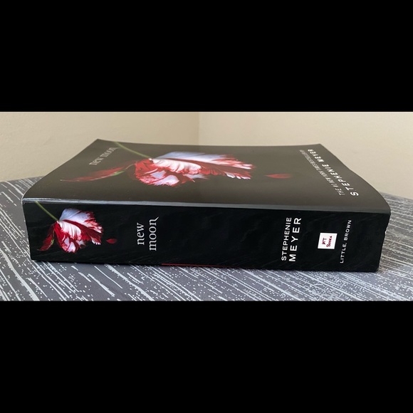 •NEW•Twilight Saga New Moon Paperback Book - Picture 3 of 6
